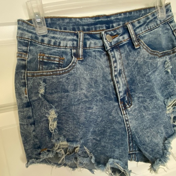 NEW Destroyed Distressed Acid Washed Denim Jean Shorts Size 16 - Picture 4 of 7